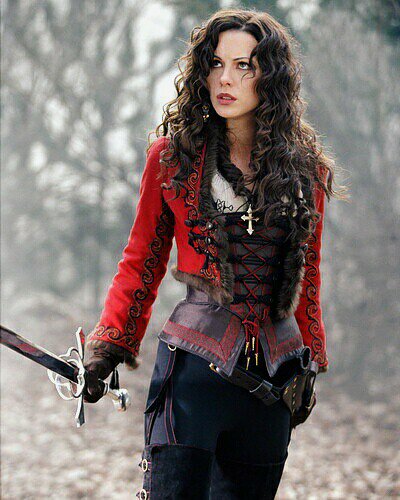 My dramaturgical research question of the eveing: Is Kate Beckinsale sexier hunting vampires or being one?